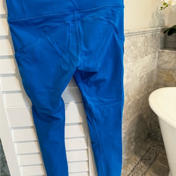 Lululemon Align size 6 23” inseam with pockets - Picture 3 of 5